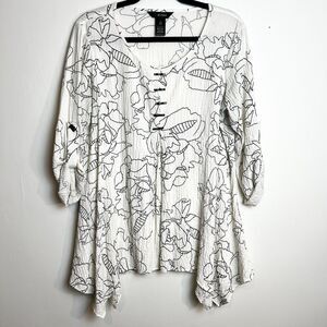 Ali Miles Black and White Floral Blouse
